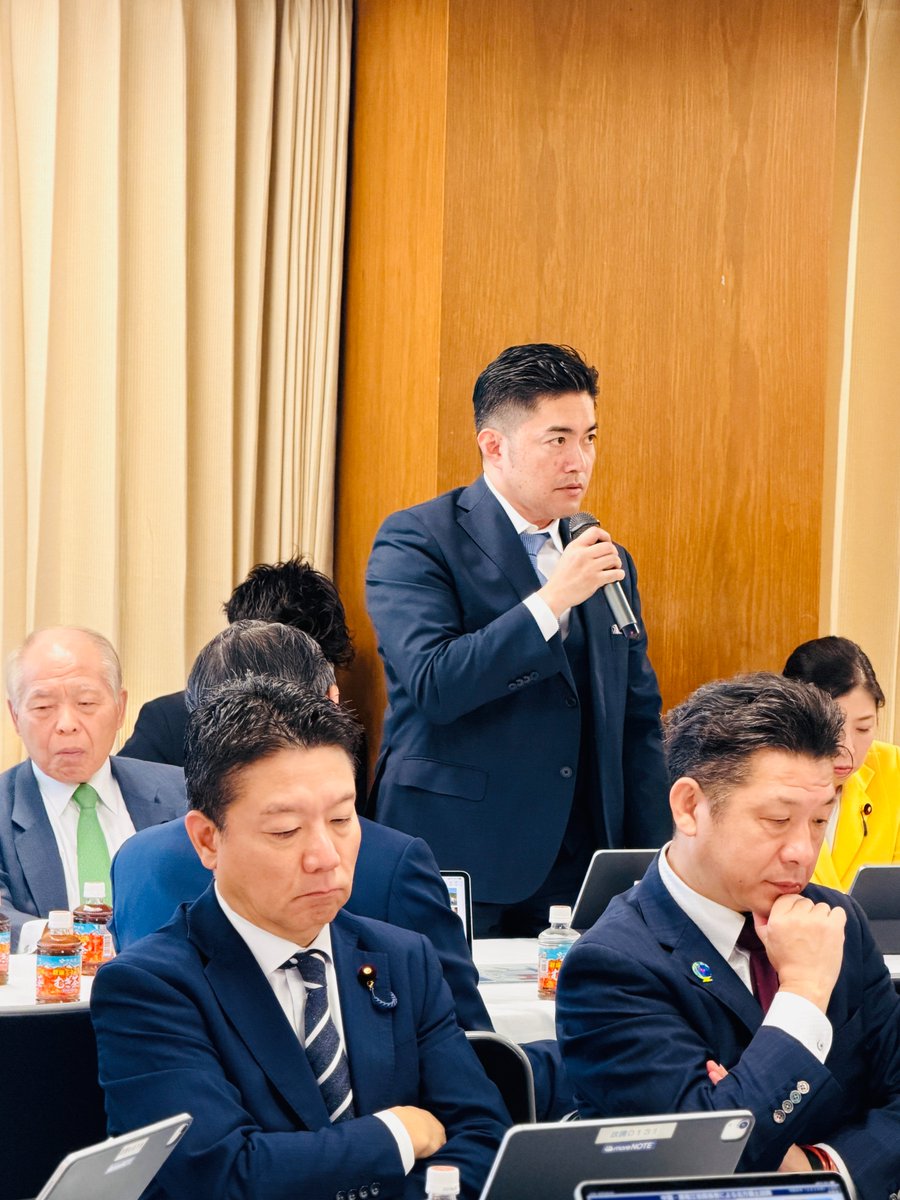 kashimayusuke_'s tweet photo. 鹿嶋祐介事務所です。

このたび、鹿嶋祐介は自民党外交調査会の事務局次長に就任いたしました。

外交調査会は、国際情勢を踏まえて日本の外交政策を議論し、政府への提言などにつなげる党の組織です。各国との関係強化や国際社会の平和と安定など、国民の暮らしにも深く関わる課題に取り組んでいます。

今朝は、日本成長戦略本部の会議に続いて、党政務調査会の外交部会・外交調査会合同会議に出席いたしました。ロシアでの邦人拘束事案、中国黒竜江省関係者の北方領土訪問、米国による国際刑事裁判所への制裁について議論が行われました。

海外で暮らす日本人の安全、日本の主権、そして国際社会の秩序をどう守るか。一つひとつの課題に向き合い、議論を深めてまいります。

陸上自衛官として培った経験と安全保障の知見を生かし、事務局次長として調査会の運営と議論を支えながら、日本の平和と国民の皆さまの安心を守るため、責任を持って取り組んでまいります。