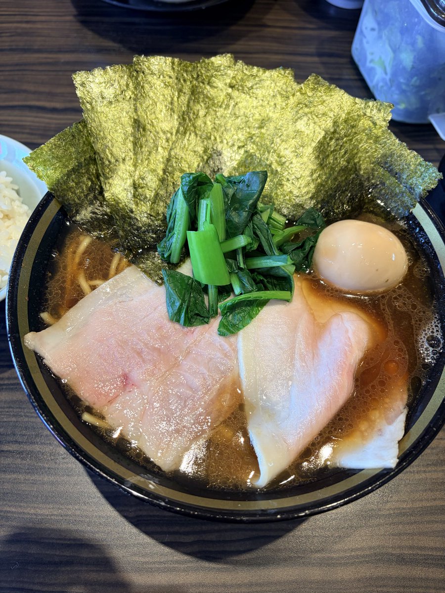 Z44wLi's tweet photo. お昼はラーメン🍜チャーシューがスモークされててめっちゃ美味しかった🤤 https://t.co/PPzANi1Ys8