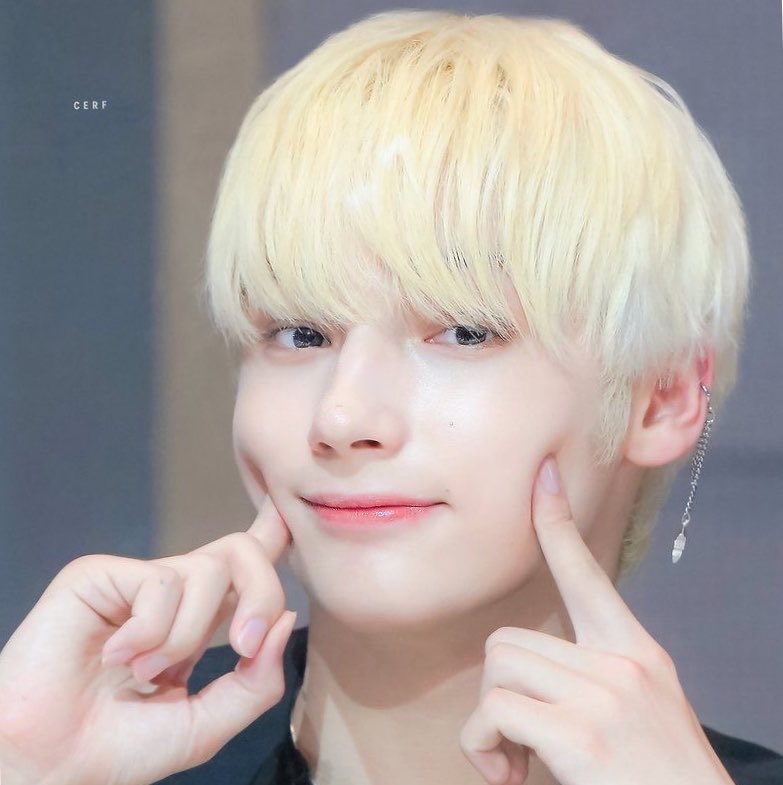 Wifeyning's tweet photo. I want to squish, pinch and bite his fluffy and mochi like cheeks. https://t.co/oL5Y1Uk9om