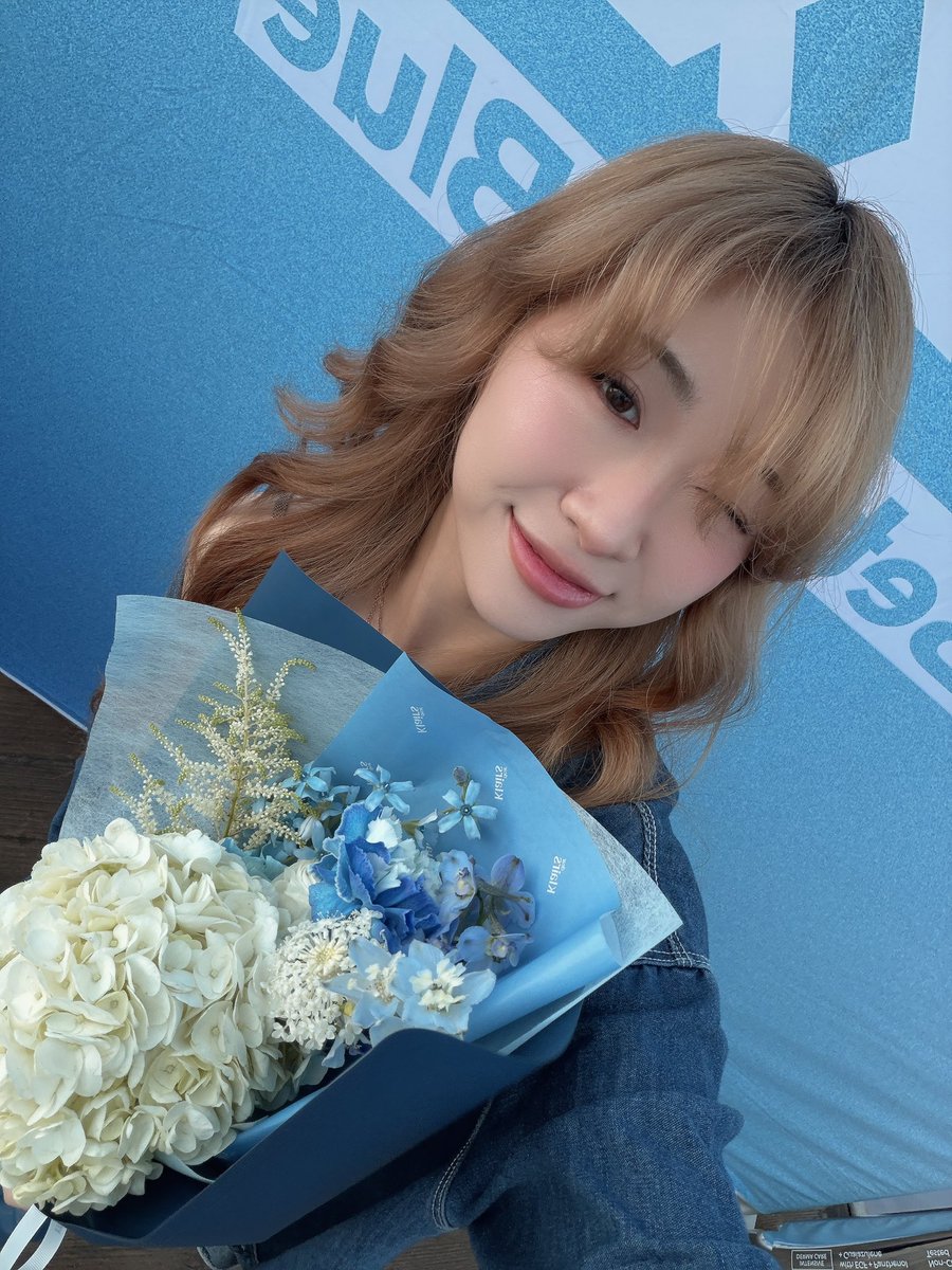 jennkumaaa's tweet photo. i love flowers 🥺🌸 https://t.co/pVyRwniuGT