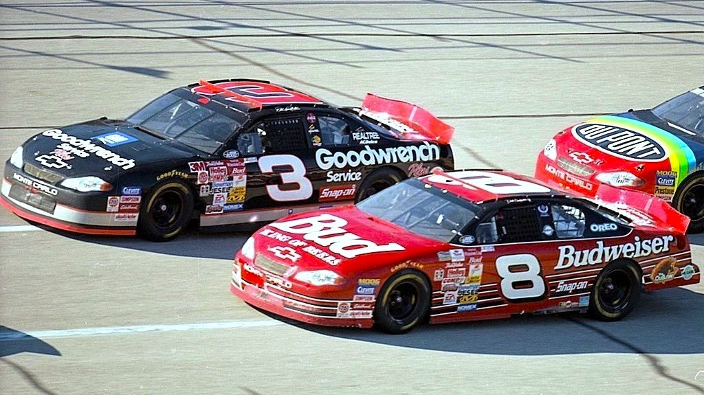 LegendsNascar's tweet photo. Dale Earnhardt won the 2000 Winston 500 at Talladega 26 years ago today. 🏁 

It was his record tenth Winston Cup win at Talladega, and the win earned him the Winston Million. It was Earnhardt's 76th and final Winston Cup win.      

#TheIntimidator 🏁 @TALLADEGA https://t.co/MRZFmfD5m3