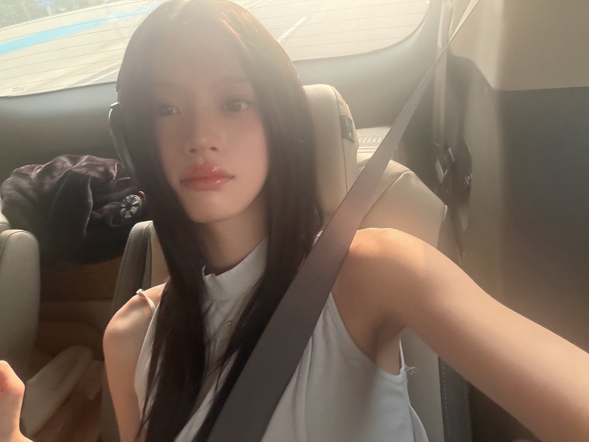 minjuspic's tweet photo. everyone’s dream girl https://t.co/x8jHSIVg6n
