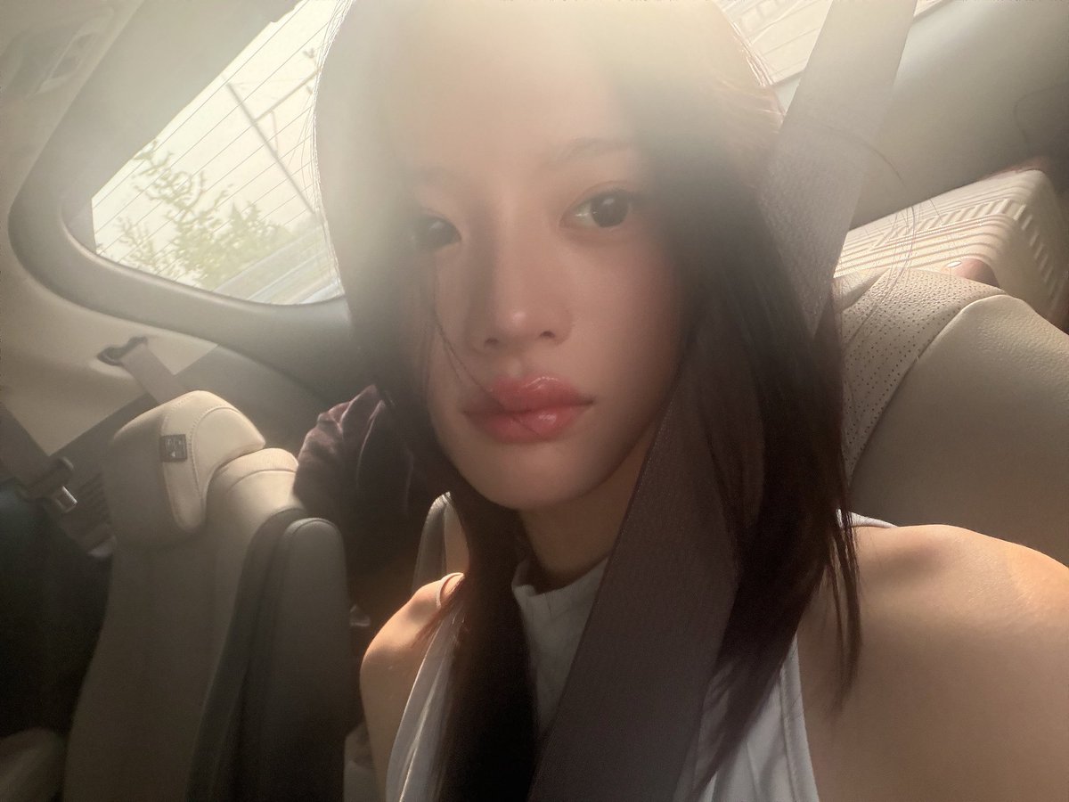 minjuspic's tweet photo. everyone’s dream girl https://t.co/x8jHSIVg6n