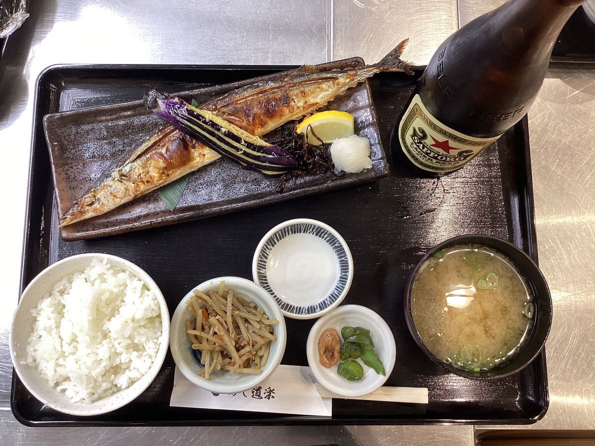 meshido_nerima's tweet photo. こんにちは😃

食堂めし道楽練馬店です✨
本日の日替わり定食は、【A. 〈青森〉天然ぶり炙り刺身(黄身しょうゆ付)と大山鶏天南蛮定食】または
【B.秋刀魚塩焼き定食】　　1390円です✨

数量限定！定食としてはもちろん、ちょい飲み&amp;一人飲みにも👌🍻

#練馬グルメ #練馬ランチ #練馬ディナー #練馬 https://t.co/x9k5w3EJZJ