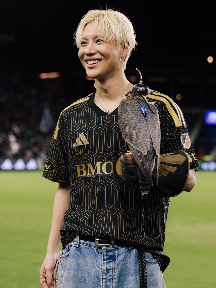 nanotaem's tweet photo. 261015 lafc 인스타그램 #태민 

언제나 빛나는 태민💛
@ xoalsox is today's honorary falconer🇰🇷

https://t.co/K4PHMnNERq https://t.co/LlMFVBGPwZ