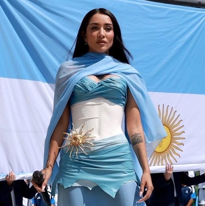 florexplica's tweet photo. 🏆 María Becerra recibió una mención especial en los Martín Fierro de la Música por cantar el himno en la final del Mundial.

#MartinFierrodelaMusica https://t.co/5cqUryQJDc