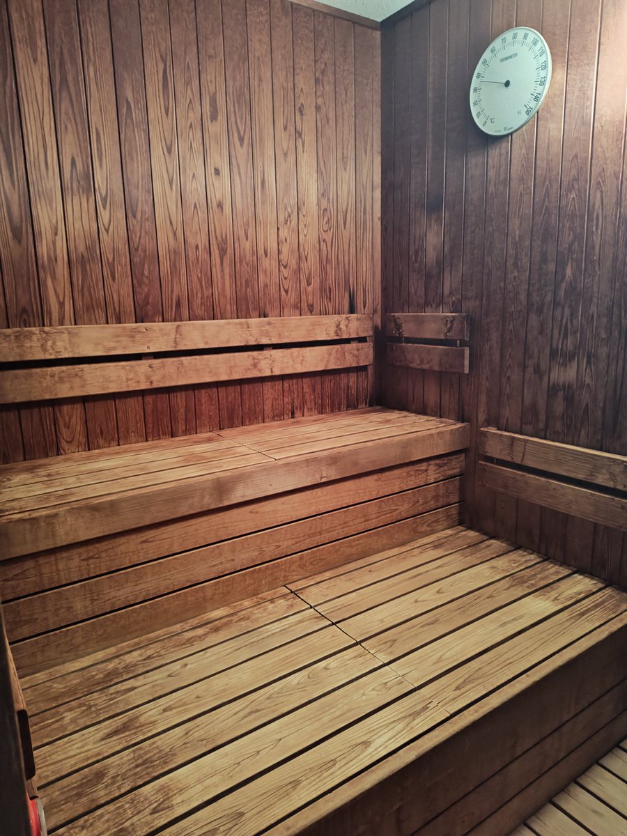 osper_spa_sauna's tweet photo. ←現在のセルフロウリュサウナ
　　　　　　　2023.1出来たての時→

3年9カ月経ち、かなり味わい深いサウナ室となりました。
オスパーは24時間年中無休で営業しております。 https://t.co/JXVo86Jn70