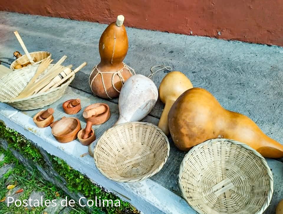 PostalesColima's tweet photo. Artesanos de la comunidad de Suchitlán en #ComalaColima 

https://t.co/bAuv4jPABd https://t.co/iKyiaD7IOW