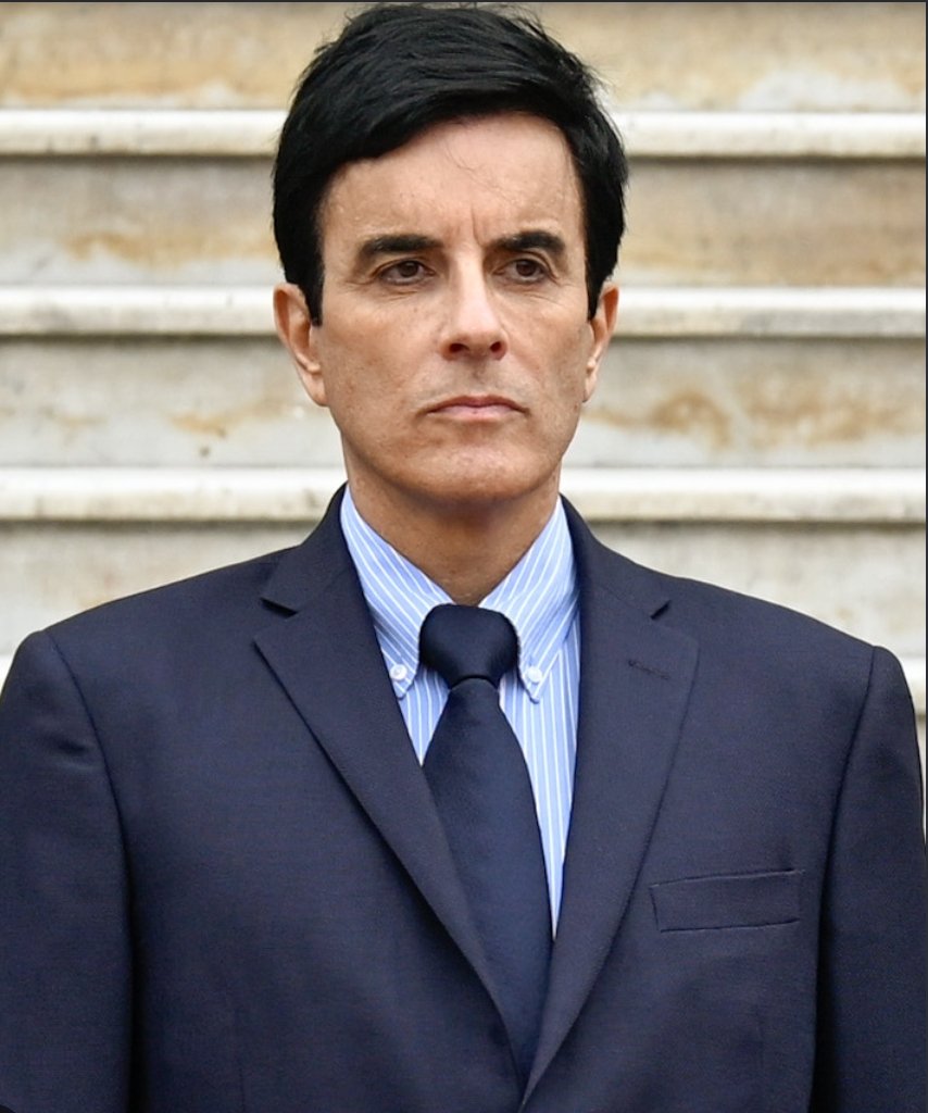 paolobenza's tweet photo. Prohibido pintarse el pelo y maquillarse la cara (?) https://t.co/S2pUSzj9be