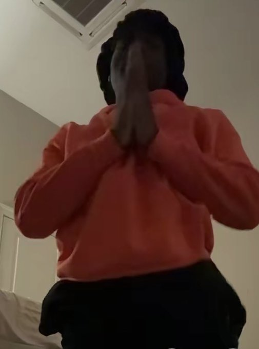 lnflantion's tweet photo. Soon we're getting a Suki POV of him doing this same pose https://t.co/c2XDe94OxA