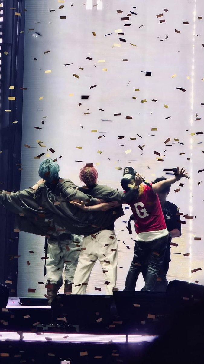 terrisayen's tweet photo. I vote #BIGBANG  for Fan Choice Male at #2026MAMAVOTE https://t.co/5ollqlnJIY