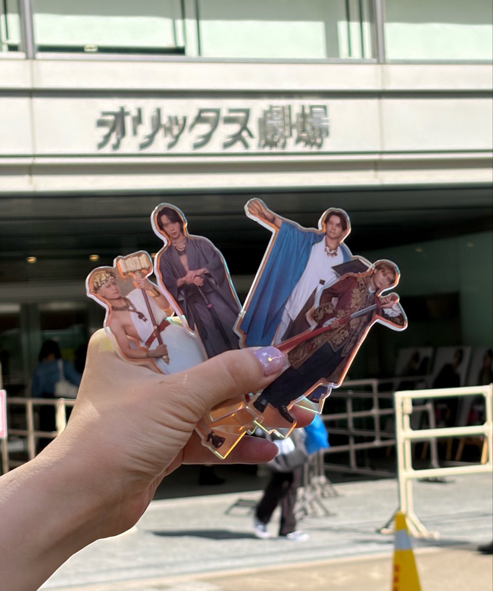 ebinomi622's tweet photo. 北国のぼたん、2日目のライブに行ってきます
ちなみに何故北国から大阪に参戦してるかというと、遠征費が3万円違ったからです！ https://t.co/lf1FKQ9qgE