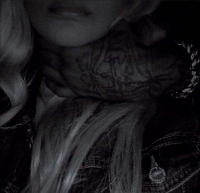 M0R0CHI7A's tweet photo. ⠀⠀⠀⠀⠀
⠀⠀⠀⠀⠀—————🖤
ᅠᅠ
ᅠᅠ
ᅠᅠSe puede saber que haces 
ᅠᅠviendo a esa tonta...
ᅠᅠsabes que cuando estas conmigo
ᅠᅠno debes de ver a nadie mas
ᅠᅠTU ERES MIA [💢]
ᅠᅠ
ᅠᅠ https://t.co/HqUt05DM37