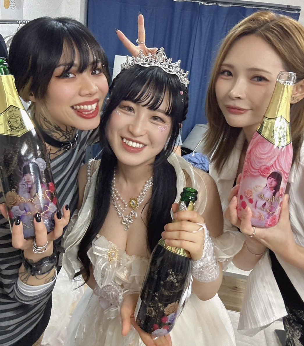 hmibwt's tweet photo. 容赦なしのハードSMプレイもできる美女

◾️みぽりん💜
・経��人数：535 ・東京都出身
・女王様・ラバースーツ好き
・得意技：乳首アナル開発、淫語言葉責め https://t.co/ZlVQSP8PUO