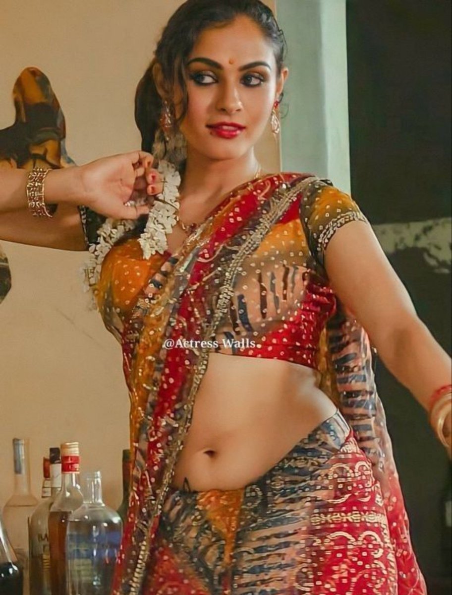 pragipotta's tweet photo. Lost a bet with my friends and they asked me to cross dress
Frnd1 : munda....shhh item aata iruka di...
Potta Me: shh dei nann payyan
Frnd2 : thevudiya company tha..intha month room rent nee thara vendam..[and he takes out his sweaty sunni]
Potta me loving the deal and their tool https://t.co/hGBurqgbtS