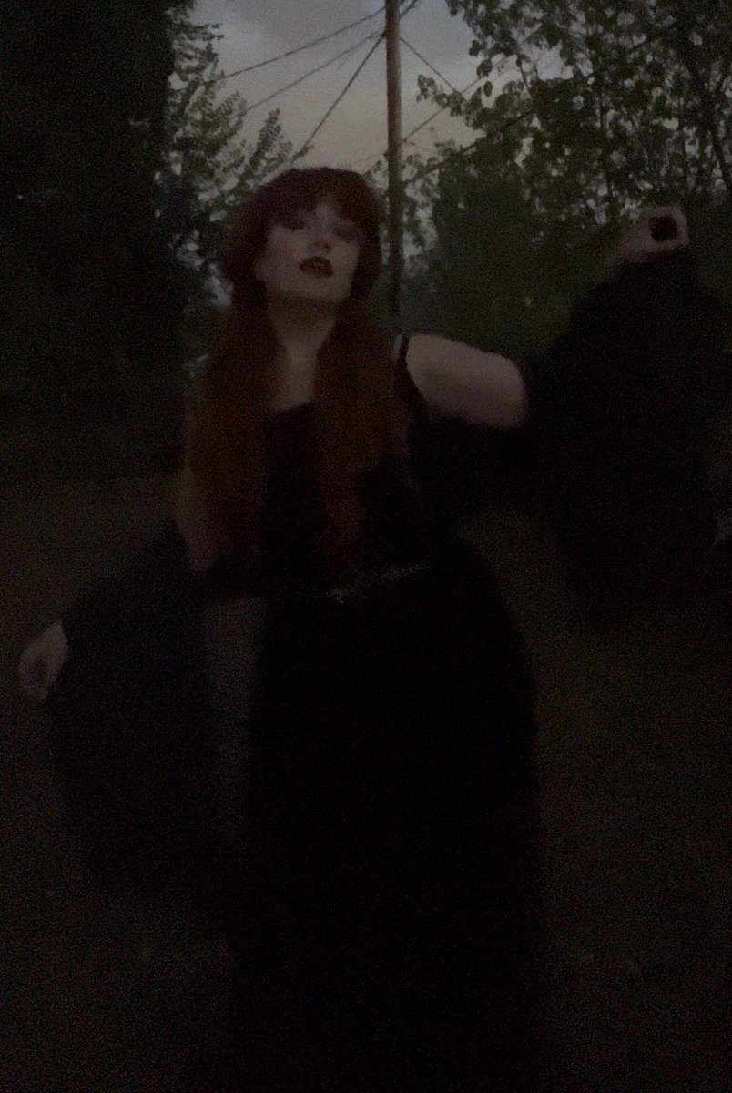 RavynMidnight's tweet photo. I told y’all I’m simply an entity that cannot be captured or summoned irl 👻📸I was fighting for light to capture my pics, and I did get better ones that I’m editing now. Thank you to everyone on Iriam who played the game on stream to choose my goth look! Victorian goth vibes 🦇 https://t.co/Zy2Izi1dHH