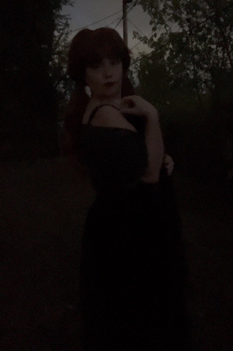 RavynMidnight's tweet photo. I told y’all I’m simply an entity that cannot be captured or summoned irl 👻📸I was fighting for light to capture my pics, and I did get better ones that I’m editing now. Thank you to everyone on Iriam who played the game on stream to choose my goth look! Victorian goth vibes 🦇 https://t.co/Zy2Izi1dHH