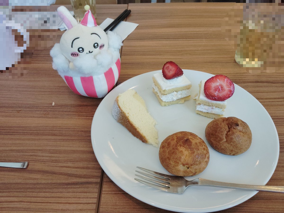 YRKkato511's tweet photo. @AMUSE_manga 弟と初めてのスイパラだケロケロロン。
あっ。カエルくん写しそびれた。ごめん https://t.co/KtiVyIdY3W