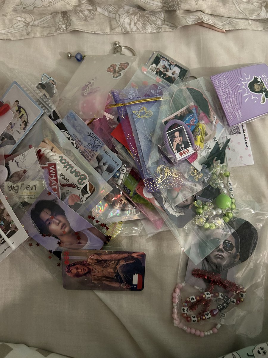 blueszhw's tweet photo. están preciosos todos los freebies 😭😭😭😭😭😭😭😭 https://t.co/gvbbI6jBZf