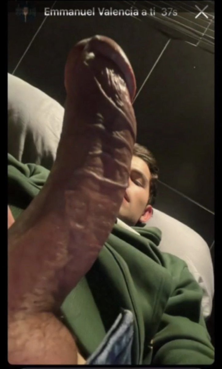 PornoMexnu's tweet photo. Emmanuel Valencia se carga una vergota venosa y cabezona, el cabrón ya sabe que lo conocen por eso, su polla filtrada, ese pendejo si debe provocar un chingo de arcadas 😵‍💫🤤
#porno #morboso #fetiche #morbo #sexo #verga #deepthroat #mamado #gay #emmanuelvalencia https://t.co/rRVJAA4Rut