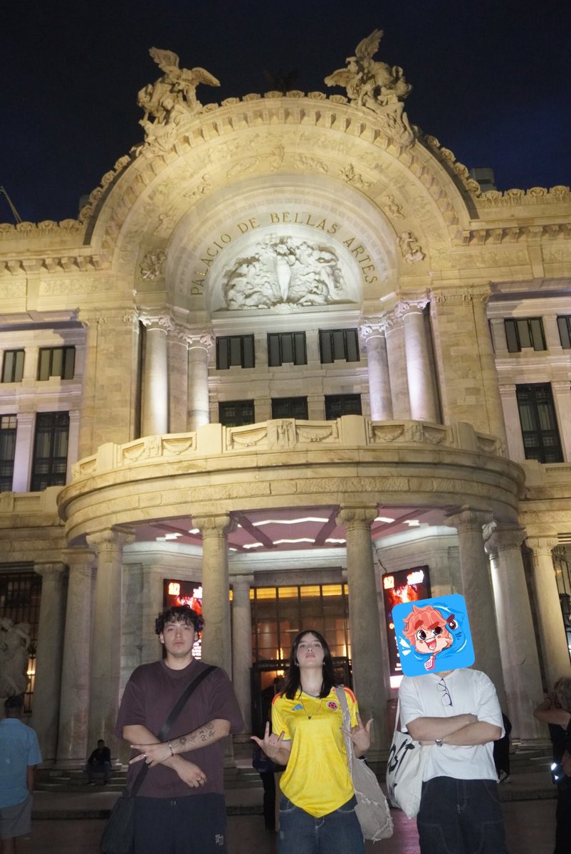 EvaPartis's tweet photo. conocí bellas artes :D https://t.co/tUQeYmmHI5