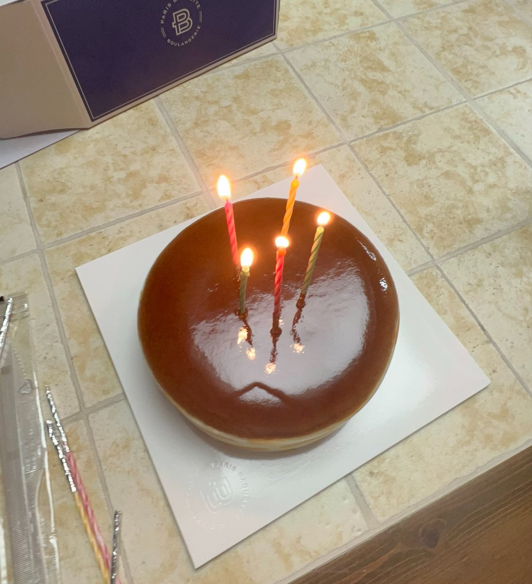 zzluvuo's tweet photo. 내 생일케이크 그냥 너무 밤티테토같음 https://t.co/2aCcwgxTim