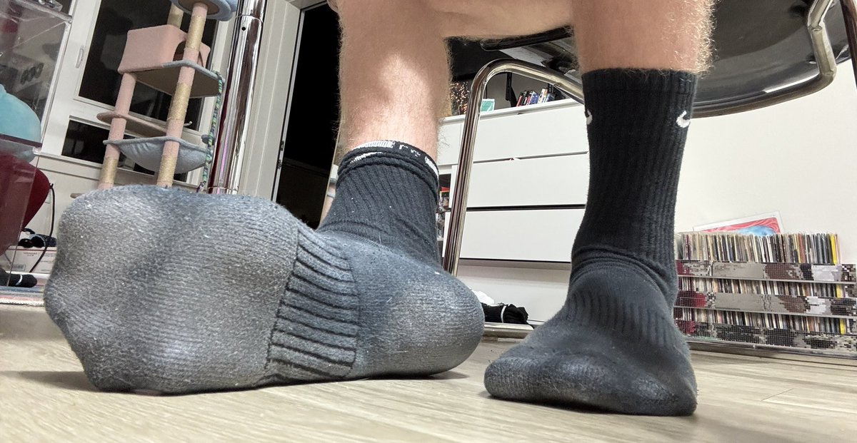 dirtynikecrew's tweet photo. The smell coming from these socks would make you so hard rn 😈 https://t.co/RvivjyB1oG