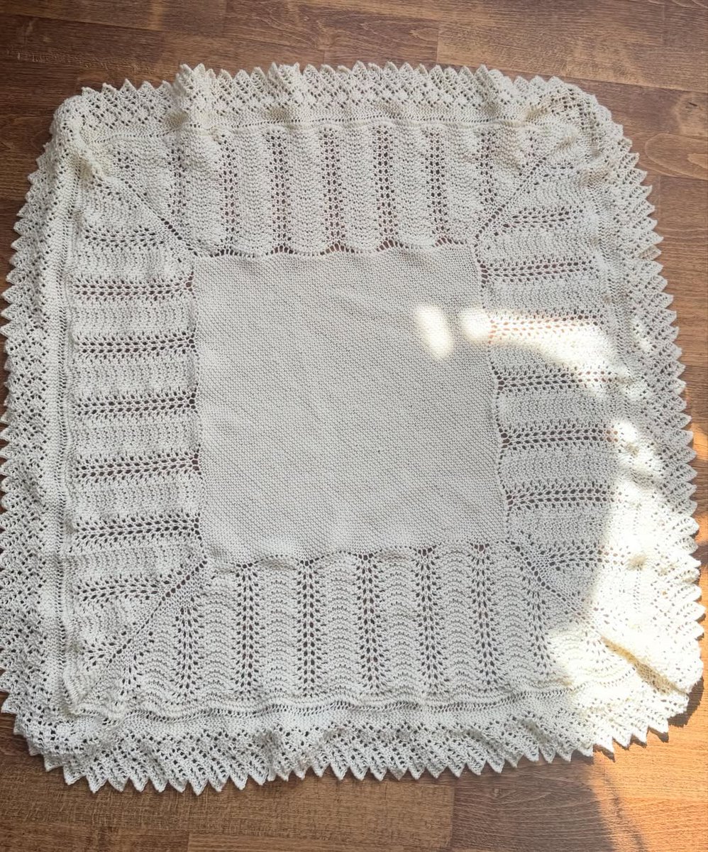 PhilipAmsliigf's tweet photo. 10. April blev jeg FARMOR til denne smukke  dreng med masser af mørkt hår .
Allerede dagen efter overraskede Carsten og jeg de nybagte forældre på Roskilde sygehus. 
Nu er jeg både mormor og farmor og I LOVE IT ❤️💙 https://t.co/TVRNWbVOfU