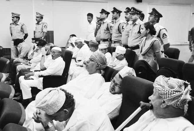 jpsin1's tweet photo. 1991 में हैदराबाद से वाया दिल्ली होते हुए जेद्दा  जाने वाली एक फ्लाइट में एक बूढ़ा अरबी शेख बैठा था और उसके बगल में काले तंबू में एक महिला बैठी थी ..महिला बुर्खे में खूब सिसकी लेकर रो रही थी 

उसे सिसकी लेते देख एयर होस्टेस अमृता अहलूवालिया को शक हुआ । 

 फिर फ्लाइट के दौरान महिला वॉशरूम गई ...बाथरूम के दरवाजे के पीछे एयर होस्टेस अमृता अहलूवालिया  खड़ी थी।  दरवाजा खोलते समय उस महिला ने जब अपना बुर्का हटाया एयर होस्टेस अमृता अहलूवालिया  ने चेहरा देखकर अनुमान लगाया कि यह लड़की तो अभी  बच्ची है मुश्किल से 8  या 12 साल की होगी 

उसे मामला संदेहास्पद लगा उसने तुरंत प्लेन के कैप्टन से बात किया प्लेन के कैप्टन ने दिल्ली  एयरपोर्ट पर अलर्ट कर दिया

 प्लेन दिल्ली  रुका तुरंत ही पुलिस आई और उस बूढ़े अरबी शेख  और उस 11 साल की बच्ची को प्लेन से उतार लिया 

बूढ़ा अरबी शेख  निकाहनामे को दिखाकर अरबी में चिल्लाता रहा कि उसने इससे  उसके मां बाप के सामने निकाह किया है।  10 लाख रुपए मेहर दिया  है निकाह के सारे पेपर भी दिखाएं 

लेकिन जब पुलिस ने जांच की तब हैदराबाद में चल रहे एक ऐसा घिनौना सच सामने आया जिसने सबके होश उड़ा दिए 

 इस केस को अमीना केस 1991 कहते हैं जिसे आप गूगल में सर्च करिए ..और इस सच ने बेहद  घिनौने पहलू को उजागर किया जो 1970 से चल रहा था

दरअसल इस्लाम में  एक मुताह निकाह बताया गया है जिसमें आप किसी भी महिला किसी भी लड़की किसी भी बच्ची  से एक कांट्रैक्ट मैरिज कर सकते हैं और वह कांट्रैक्ट आधा घंटा से लेकर कुछ वर्षों तक का हो सकता है 

अरब के बूढ़े शेख हैदराबाद आते थे.. हैदराबाद में सैकड़ों दलाल का यह बिजनेस होता था वह गरीब मुस्लिम लड़कियों के मां-बाप को पैसों का लालच देते थे ..मां-बाप खुद अपनी 10 साल से लेकर 9 साल तक की बच्चियों को लेकर अरबी शेखों के सामने नुमाइश लगाते थे 

अरबी शेख को जो बच्ची पसंद आ जाती थी बच्ची खरीदने के नाम पर मेहर तय होता था.. दलाल अपना कमीशन लेता था.. मां बाप वैसे देख कर खुश हो जाते थे और अपनी छोटी सी फूल सी बच्ची को बूढ़े दरिंदे को सौंप कर चले जाते थे

और यह सब कुछ इस्लाम के नाम पर होता था मुताह निकाह के नाम पर होता था

 कुछ अरबी शेख हैदराबाद के होटलों में ही वेश्यावृत्ति करके अरब चले जाते थे और कुछ लड़कियों को वह अपने साथ अरब लेकर जाते थे और वहां कुछ महीने भोगने के बाद उन्हें या तो इस्तांबुल या मनामा के  वेश्यालयों में बेच दिया जाता था या फिर भारत वापस भेज दिया जाता था

 यह खुलासा हुआ तब 200 से ज्यादा दलाल गिरफ्तार हुए कई माता-पिता गिरफ्तार हुए

और यह सिलसिला आज भी चल रहा है लेकिन अब तरीका बदल दिया गया है अब मां-बाप खुद अपनी बच्चियों को लेकर अरब देशों में जाते हैं और अपनी बच्चियों को वहां छोड़कर वापस आ जाते हैं

 इसका खुलासा 3 साल पहले तब हुआ जब पता चला कि टूरिस्ट वीजा पर कई परिवार  अरब देशों में जाते हैं लेकिन वापस आते समय उनके साथ  उनकी बच्ची नहीं होती .. उनके पास निकाहनामा था और सऊदी अरब के कानून के मुताबिक उस बच्ची का निकाह जायज होता है जिसे पीरियड्स शुरू हो गए है 

 क्योंकि अपराध सऊदी अरब में हुआ और सऊदी अरब के कानून के मुताबिक उन्होंने कोई अपराध नहीं किया था इसलिए चाह कर भी पुलिस अब कोई कार्रवाई नहीं कर पा रही है

 लेकिन आरफा खानम शेरवानी जी को अपने धर्म की ये  खूबसूरती नजर नहीं आई 

यह वही महिला थी जो सरकार द्वारा तीन तलाक और हलाला जैसी प्रथा के खिलाफ सबसे ज्यादा मुखर थी उन्हें तीन तलाक और हलाला बहुत अच्छा नजर आता है

फोटोस में जो महिला का फोटो है वह वहीं एयर होस्टेस अमृता अहलूवालिया है जिन्होंने इस गंदे और घिनौने सच को उजागर किया था