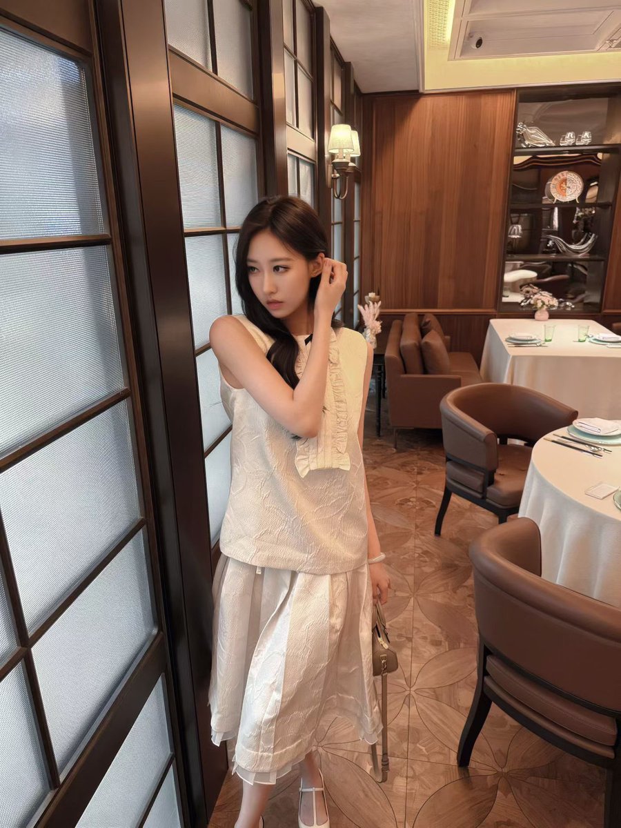 houjiyun's tweet photo. 我抖音的女粉丝请我吃饭
我的女粉丝群体是这样？？？
173 40码 
挠起来挺爽的
脚趾修长 脚底确实嫩 女留子脚确实都嫩
私信口令 入🚪 完整版 🉑定制
#tickle #挠脚心 #tk #恋足 #美脚 #大脚
 #骚脚 #京s https://t.co/eYW3RtGQsj