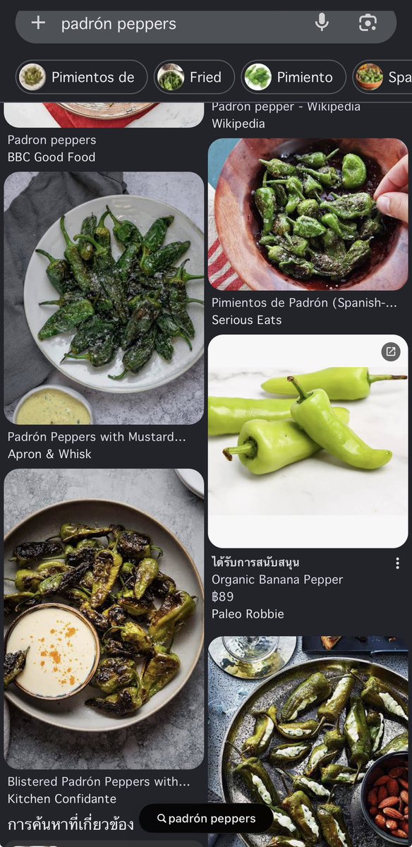 papunjaeat's tweet photo. ลองคำนวณต้นทุนคร่าวๆ ถ้าอิงราคาพริกหวานสเปน Padrón นำเข้า กิโลกรัมละ 1,250 บาท จะตกกรัมละ 1.25 บาท จากต้นโพสรูปมีพริกประมาณ 10 เม็ด สมมติว่าใช้น้ำหนักสดราว 60–100 กรัม เนำไปย่างสูญเสียน้ำหนักอีกประมาณ 10–20% เท่ากับต้นทุนเฉพาะพริกจะอยู่ที่ 75–125 บาทต่อจาน ยังไม่รวมเครื่องปรุง น้ำมัน และพลังงานอื่นๆในการปรุง

ถ้าขายจานละ 447 บาท ต้นทุนเฉพาะพริกจะคิดเป็นประมาณ 17–28% ของราคาขาย หากรวมต้นทุนอื่นๆเข้าไป Food Cost อาจอยู่แถว 20–30% ซึ่งเป็นช่วงที่พบได้ในการตั้งราคาร้านอาหาร เพราะยังต้องเหลือส่วนต่างไว้รองรับค่าเช่า ค่าแรงพนักงาน และค่าใช้จ่ายในการดำเนินงานต่างๆ 

❌ แต่ตัวเลขนี้เป็นเพียงการคาดเดาจากราคาวัตถุดิบ ก็ยังไม่ใช่ต้นทุนจริงของร้าน ❌

พริกชนิดนี้มีราคาสูงในไทยน่าจะเพราะต้นทุนการนำเข้าและระบบขนส่ง เพราะ Padrón ไม่ใช่พริกที่มีราคาแพงหรือหายากอะไรเลยในประเทศสเปน

เลยลองไปหาในไทย ว่ามีใครเอามาปลูกไหม เจอร้าน BAAN KERD (บ้านเกิด) เคยขายพริก Padrón ออร์แกนิกที่ปลูกในวังน้ำเขียว จังหวัดนครราชสีมา ราคา 80 บาทต่อ 200 กรัม ตีเป็นกิโลกรัมละ 400 บาท ราคาถูกกว่าราคานำเข้ามาก  แต่เราก็ไท่รู้ว่าคุณภาพ ขนาด รสชาติ และความสม่ำเสมอของผลผลิตแตกต่างจากพริกนำเข้ามากน้อยแค่ไหน ต้องให้คนเก่งเกษตรมาแชร์ 

แต่ถามว่าพริกย่าง 10 เม็ดราคา 447 บาทแพงไหมผมก็ยังคิดว่าสูงคับ 😂 กินเนื้อดีกว่า แต่ถ้ามองในมุมโครงสร้างต้นทุนร้านอาหาร ก็พอเข้าใจที่มาของการตั้งราคาได้นะ 

แต่ใดๆก็ตาม ราคาที่ร้านตั้งได้ กับราคาที่ลูกค้ารู้สึกว่าคุ้มค่า …เป็นคนละเรื่องกัน