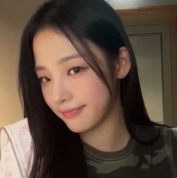 minji_loops's tweet photo. that smile https://t.co/8st76nntGP