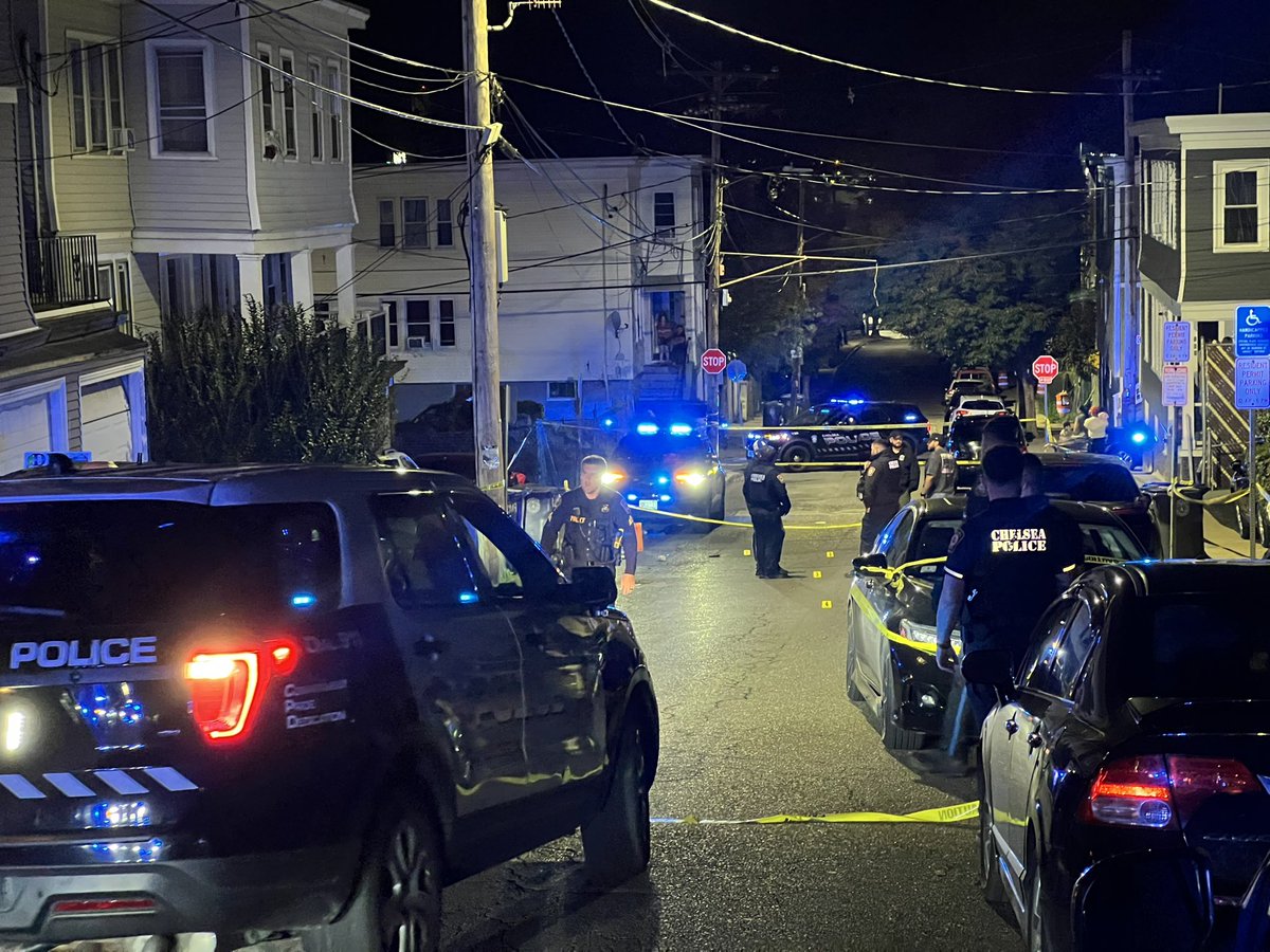 stephenquinntv's tweet photo. BREAKING UPDATE: @CHELSEAPOLICE say a two-year-old who was struck and killed by a vehicle along Bellingham St. has died. The driver stayed on scene. @MassStatePolice are helping investigate @7News https://t.co/pZRNlw6Ltl