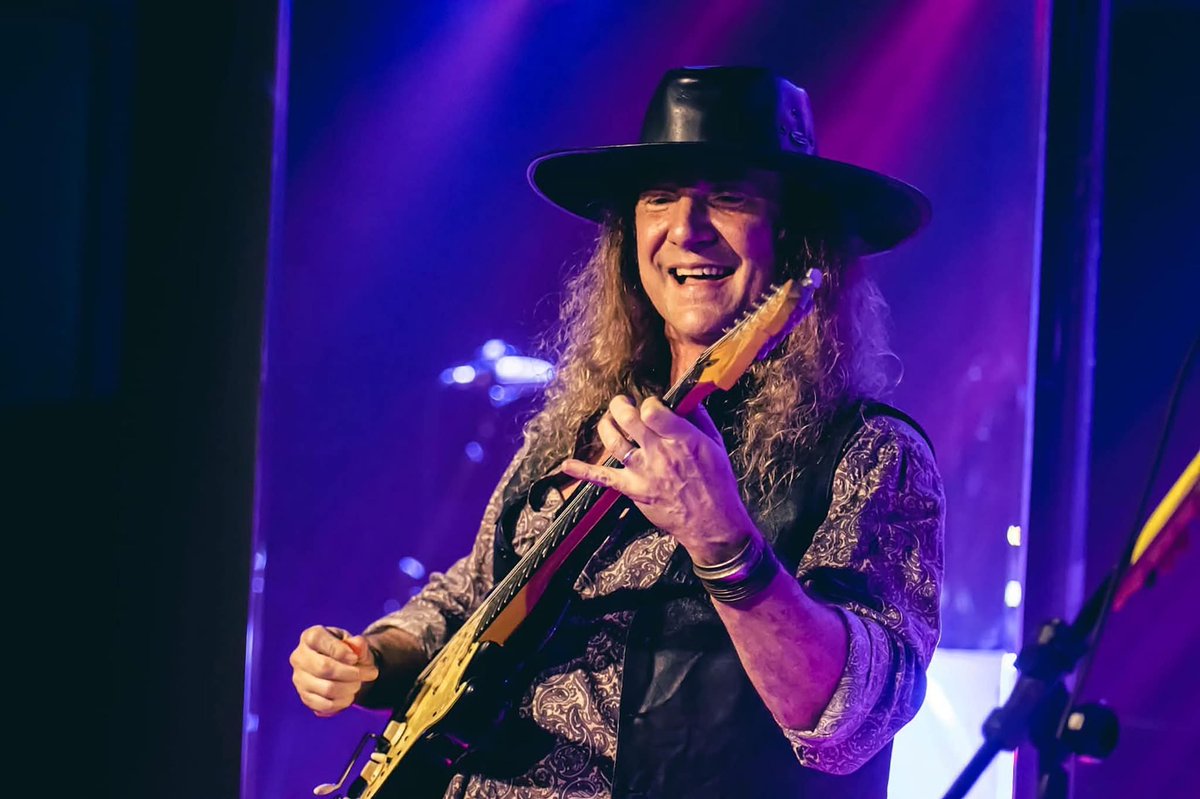 DoEscriba's tweet photo. Fábio Rizental celebra legado de Milton Nascimento, Djavan e Luiz Melodia no show "Três Rosas Negras"

https://t.co/FZwtyuqMyh https://t.co/ZXz07nzEIw