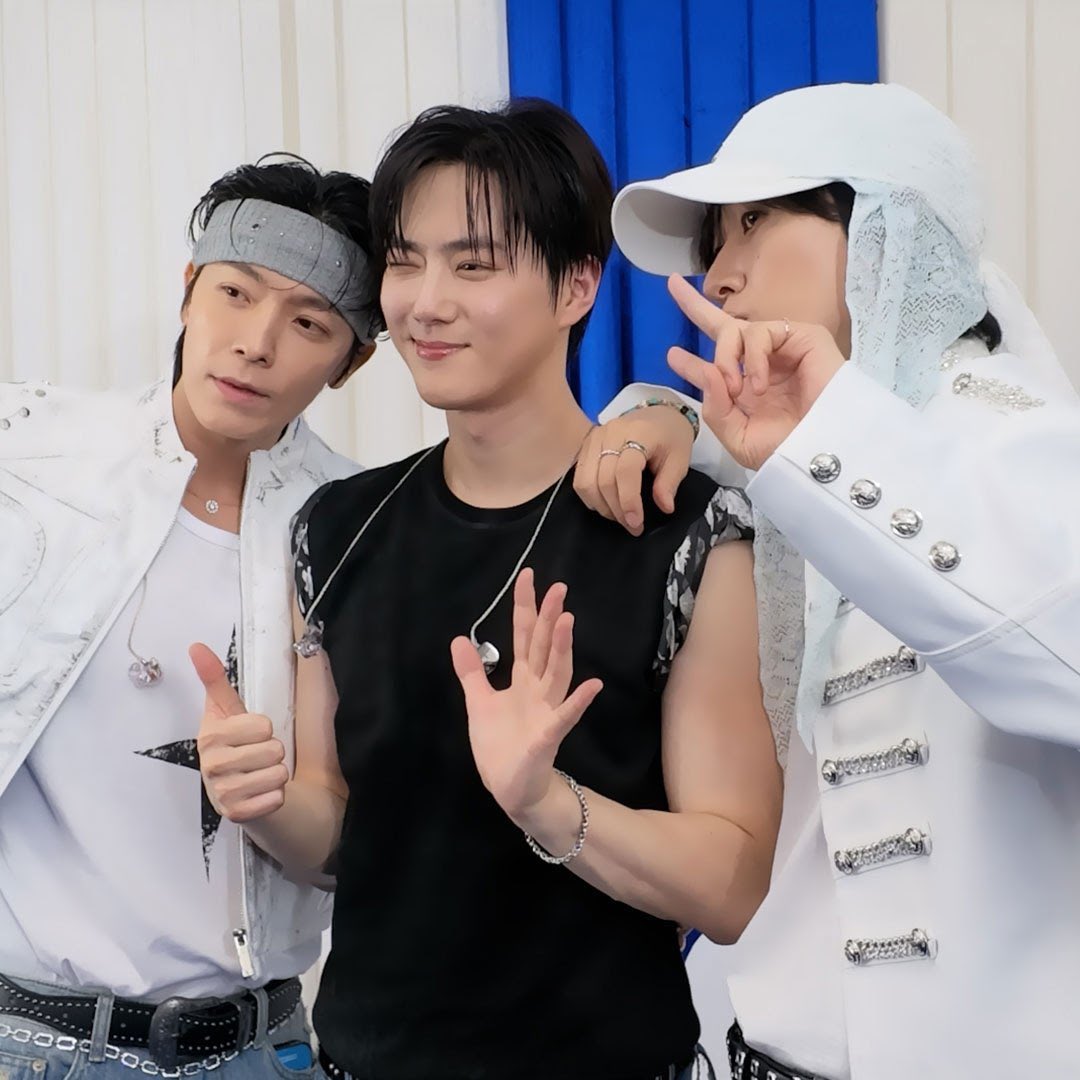 SUHOpixel's tweet photo. 261015 DonghaeLee YouTube Community Post

Donghae teased his upcoming Cambodia vlog on his YouTube channel. Seems like D&amp;E’s favorite brother SUHO will appear in it ☺️

#수호 #SUHO @weareoneEXO https://t.co/XYrL6g7J3I