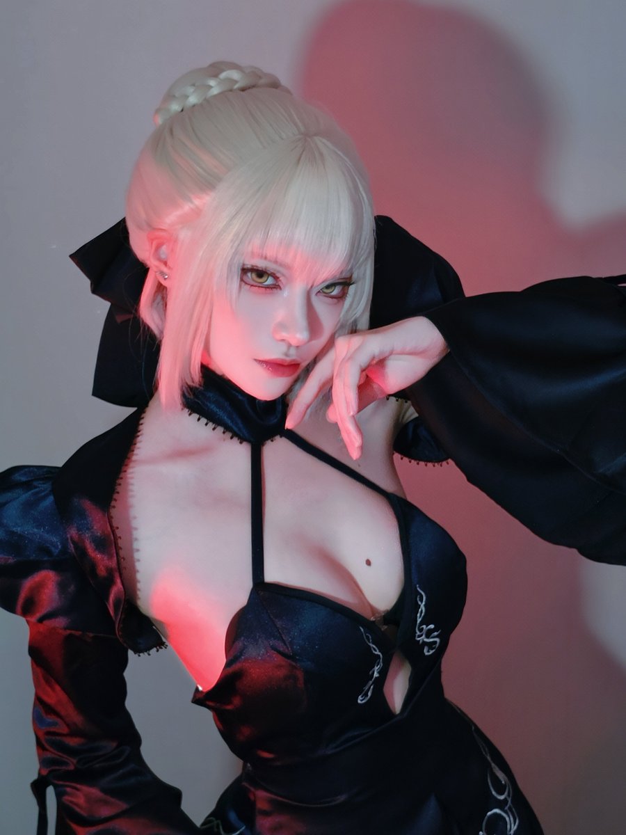 Aso_coS2's tweet photo. 묻겠다. 그대가 나의 마스터인가?
#Fate #Saber https://t.co/cHxYRBAem1