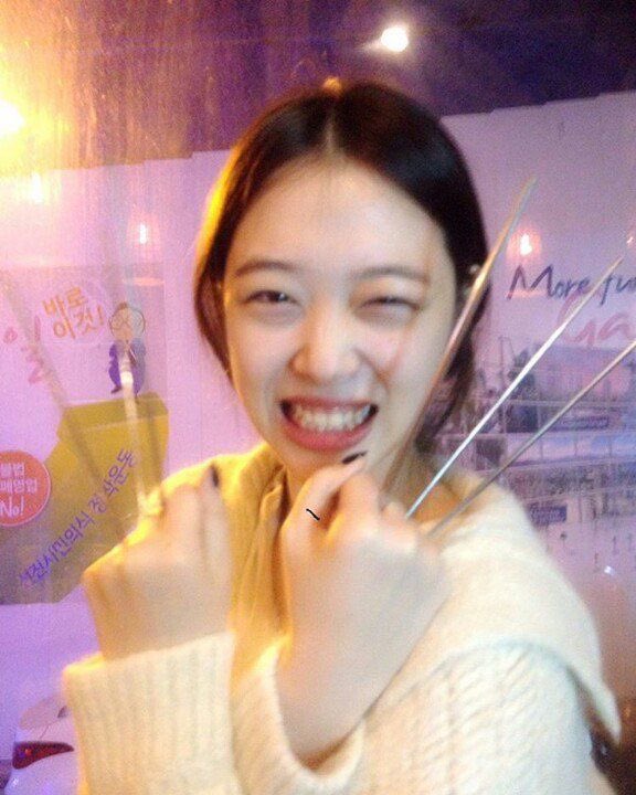 itzychella's tweet photo. rest in peace sweet sulli you deserved so much better https://t.co/5KXktGs1IK