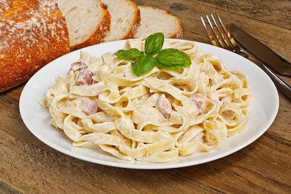 istromboli's tweet photo. TEAM SPAGHETTI O TEAM CARBONARA? 😋 https://t.co/iik6hawPSJ