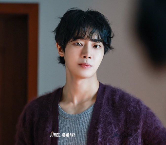 seriousssqwer's tweet photo. 강혁재원 재혼초혼

양재원은 얼른 아이 가져야 한다는 의무감 가득인데

정작 재혼이신 이사님은 아무 생각 없고 
초혼인 애기와이프 위해서
혼전순결 지켜주려 한다는 게 존나 꼴림포인트

같은침대쓰면서도 손만 잡고 잔다는게. https://t.co/ViOuD1eqc2
