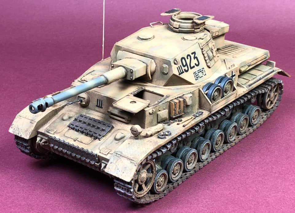 pkn7208shmdNHHe's tweet photo. Nichimo 1/30 Panzer IV Ausf.G
かつてタミヤの存続すら脅かしたニチモ。プラモ市場のシェア4分の1を占める時期もあったと言われる。実際、先発モノグラム1/32や後発タミヤ1/35と比較してもプロポーションには一日の長がある。ガイアカラーのトローペン2で塗装し、自作デカールでドレスアップした。 https://t.co/Fr47yQV19E