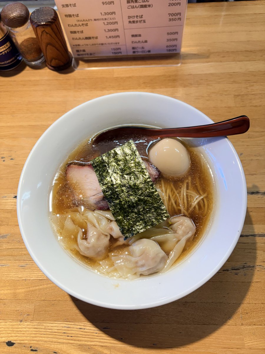 GIARDINO3745's tweet photo. 支那そばなかじま@ウニクス高崎飯塚店前

わんたんそば＋味付けたまご

今日は焼豚の端っこが入っていた、ラッキー✌️
滋味深いスープうまし❣️
肉餡たっぷりの雲呑うまし👍
麺量たっぷりで満腹、大満足❤️ 
ご馳走様でした🙏

#支那そばなかじま https://t.co/k8EnbHq5jd