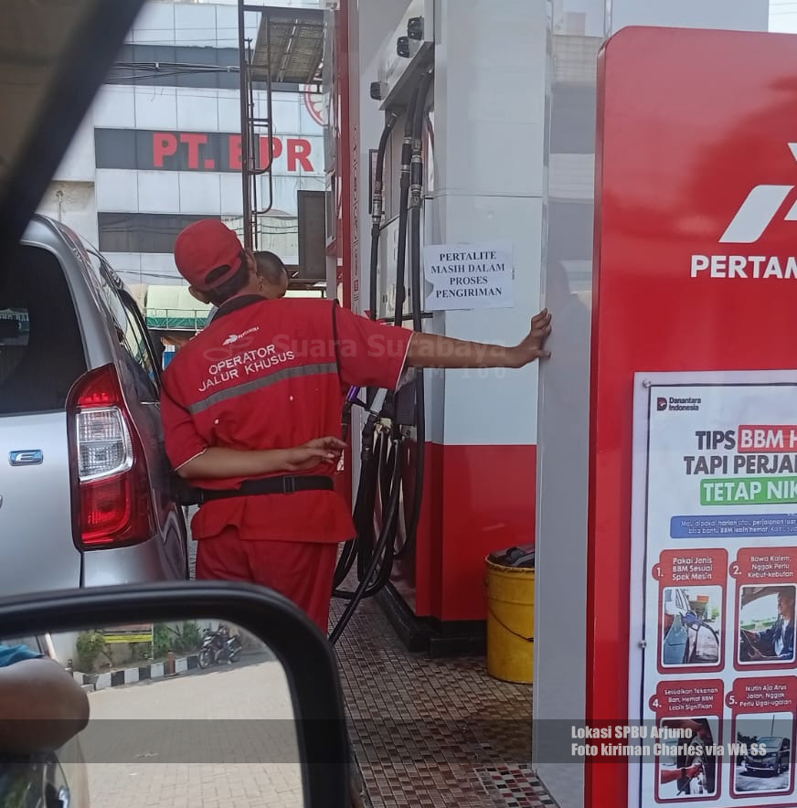e100ss's tweet photo. Beberapa pendengar SS melaporkan Pertalite di SPBU Surabaya ini kosong. Laporan ini berada dalam rentang waktu pukul 00.00 sampai 10.50 WIB. Bisa jadi saat ini sudah dalam kondisi berbeda, akan kami update kembali.

1. SPBU Tidar
2. SPBU Arjuno
3. SPBU Margorejo
4. SPBU Nginden
5. SPBU Bratang
6. SPBU Jemursari
7. SPBU Ngagel
8. SPBU Rajawali
9. SPBU Semarang
10. SPBU Tidar (ss-tm)