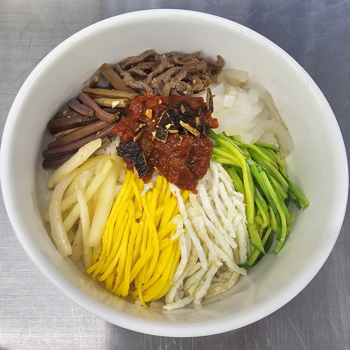 HyunS_dg's tweet photo. 1학기때만든 비빔밥이랑 오늘 만든 비빕밥
(오늘만든게 더 못만들엇다는 나쁜말은 ㄴㄴ https://t.co/gukdz7MQ4O