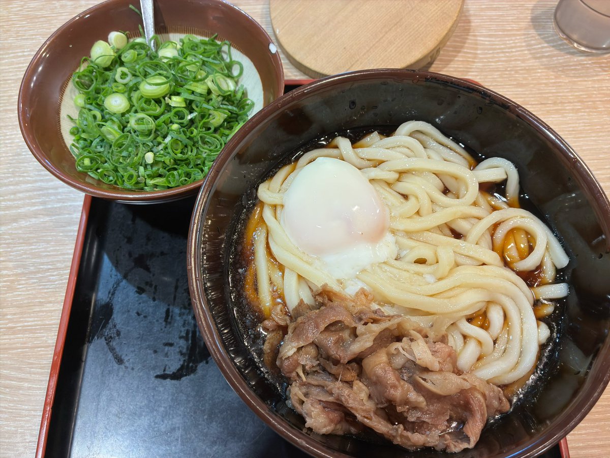 ginnzinjin's tweet photo. お昼時…丸亀駐車場いっぱい…
ならば！

山陰の希望。どんどんうどん。

オンニクヒヤ？

#サラメシ
#ごはんは笑顔 https://t.co/4EALV3GlbA