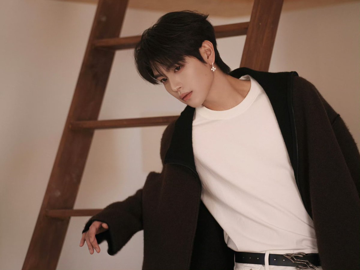 2chen_club's tweet photo. ~ 15/10/2026 ~ 
Chen Liang Weibo Update 
“🍁”

#ChenMingHao #ChenLiang #TheLastOath #LiangChen https://t.co/XZ57dXYzig