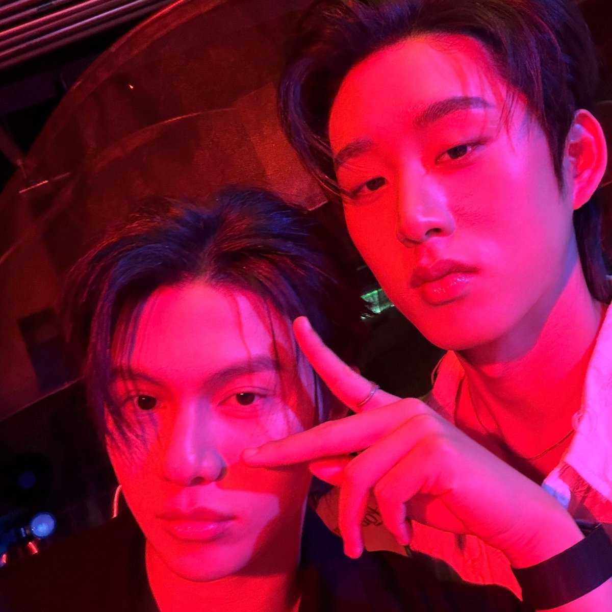 puppy2tee's tweet photo. hii, i'm cami, looking for #moots ♡

— she/her | 27 | 🇦🇷
— main: #teeteepor #juniormark #firstkhaotung and #williamest
— multistan, love a lot of couples 
— any fandom is welcome, just wanna make friends⋆.𐙚ִ ࣪

♡/↻ are appreciated ♡ https://t.co/KI4iXYuyR2