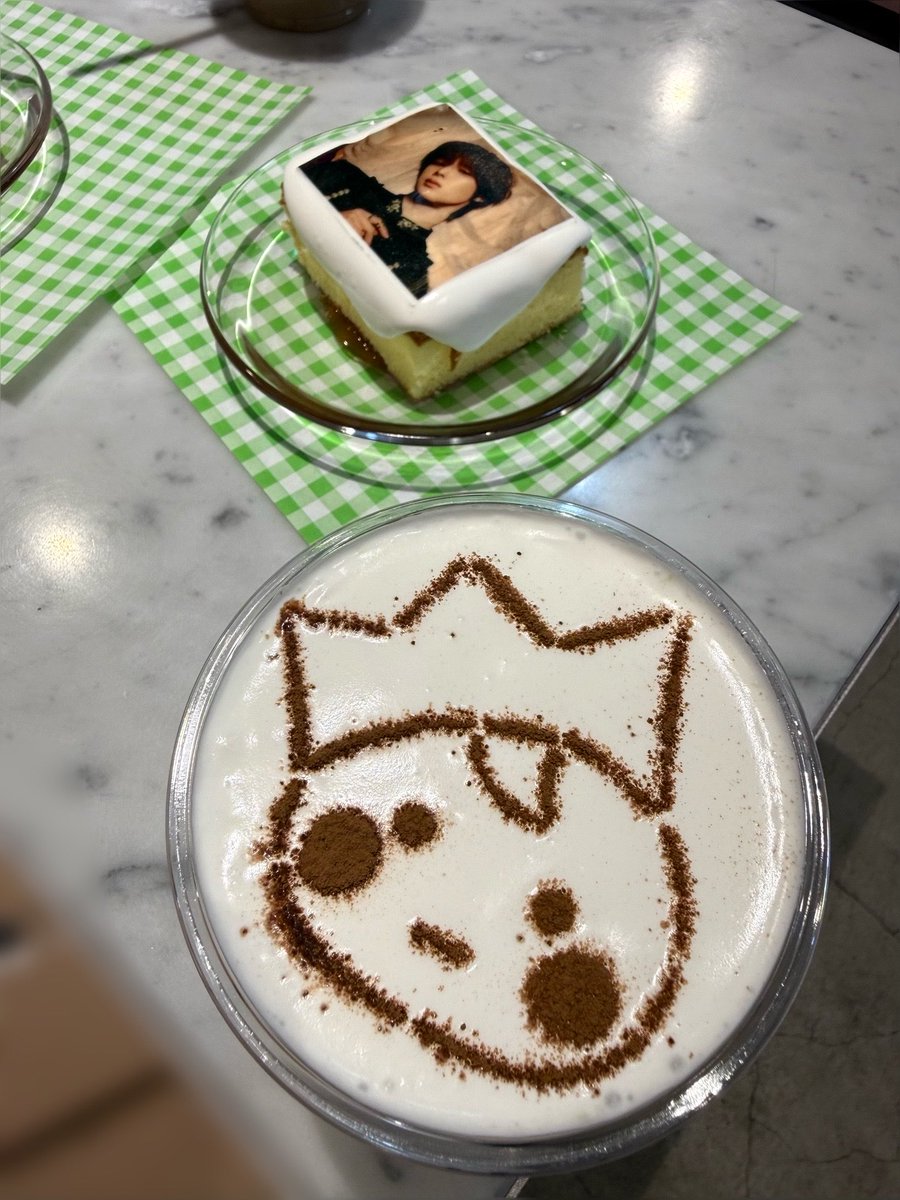 s129s819's tweet photo. TIGCAFE行ってきた~🐱👑
めっちゃかわいい🙈💕︎
もかまるぅぅぅ💚💚💚
#tigcafe #andTEAM #andTEAM_K #andTEAM_YUMA https://t.co/RCgzanIYWx