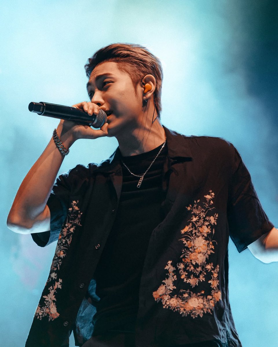 terjemahinRYUL's tweet photo. 261014 📸 livenationpoland

Serenades &amp; Body Rolls in Warsaw

#률 #RYUL #롱샷 #LNGSHOT https://t.co/8JnUzdrHHg