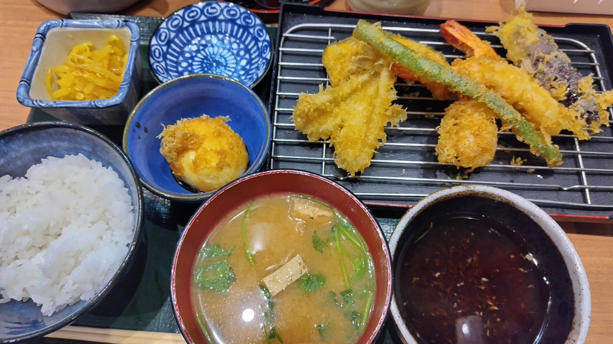 sauna_mari's tweet photo. 久しぶりに市場天ぷら
美味しかったー
#ひるめしー https://t.co/9V8iIwaBSp