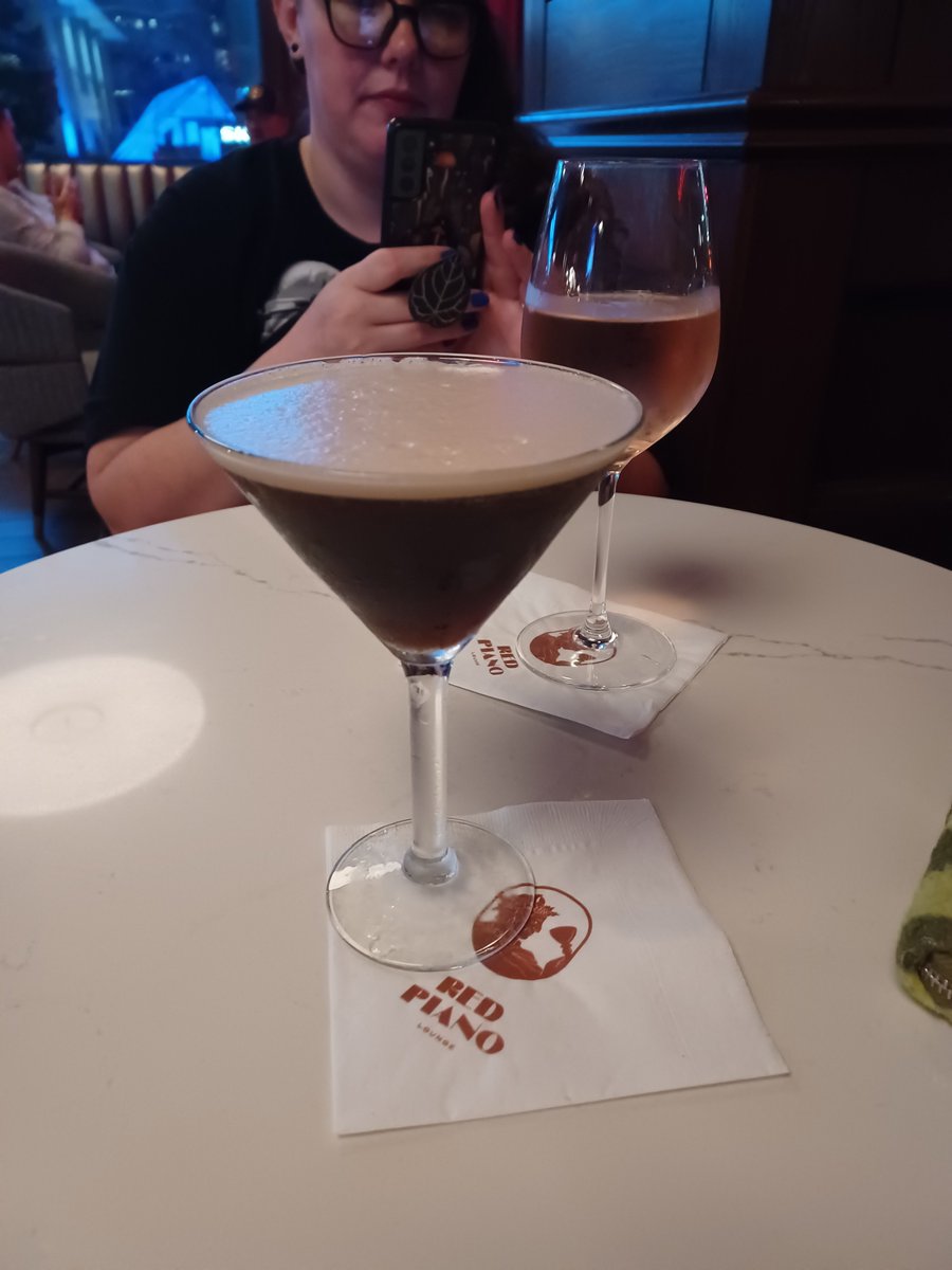 _raichus's tweet photo. me and tireney go to the bar https://t.co/KN5E6IyeSl